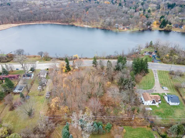 LOT 1 W Walton Blvd, Waterford, MI 48329