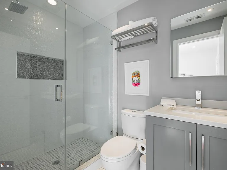 209 S 22nd St — Photo 51