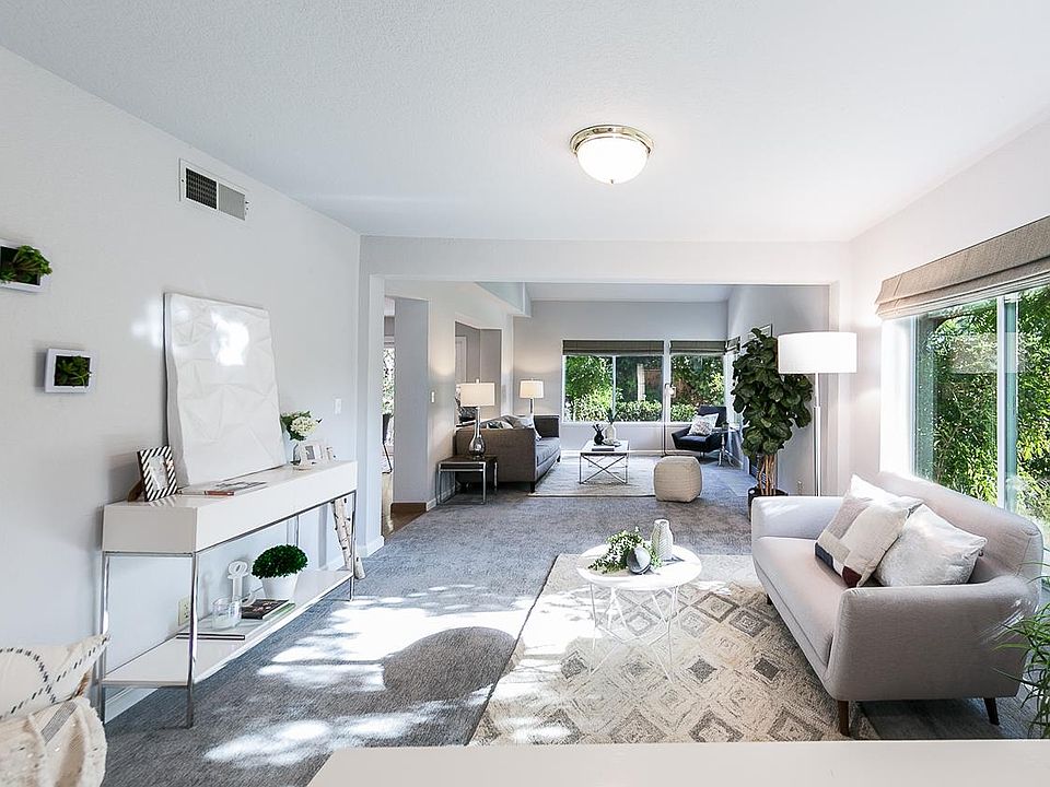 2nd image of 1648 Holly Cir