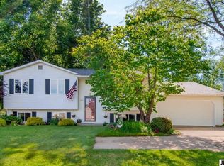 542 Robinson Rd, Jackson, MI 49203