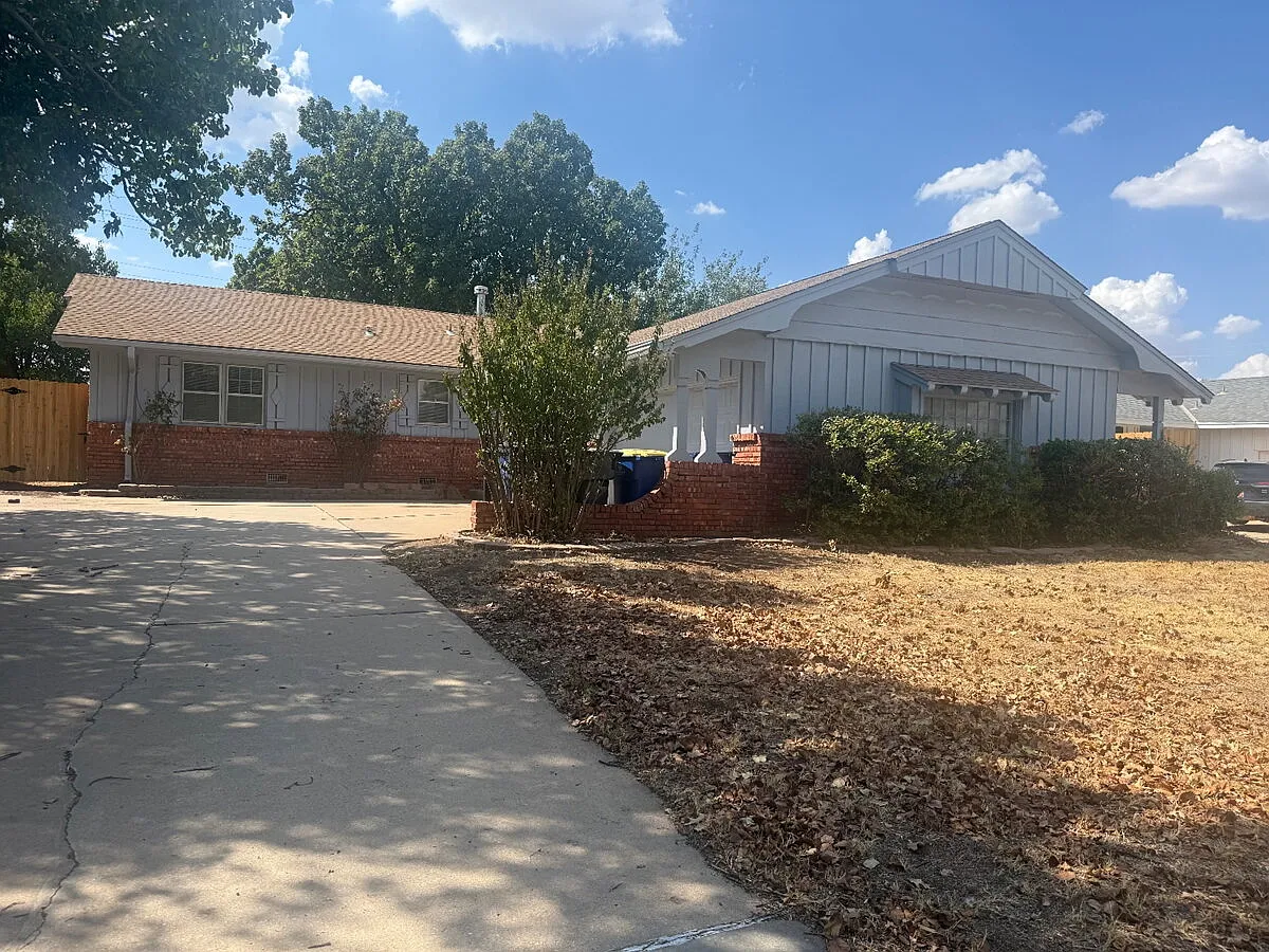 3 bed, 1.5 bath, 1325 sqft, $1,625 — Photo 2