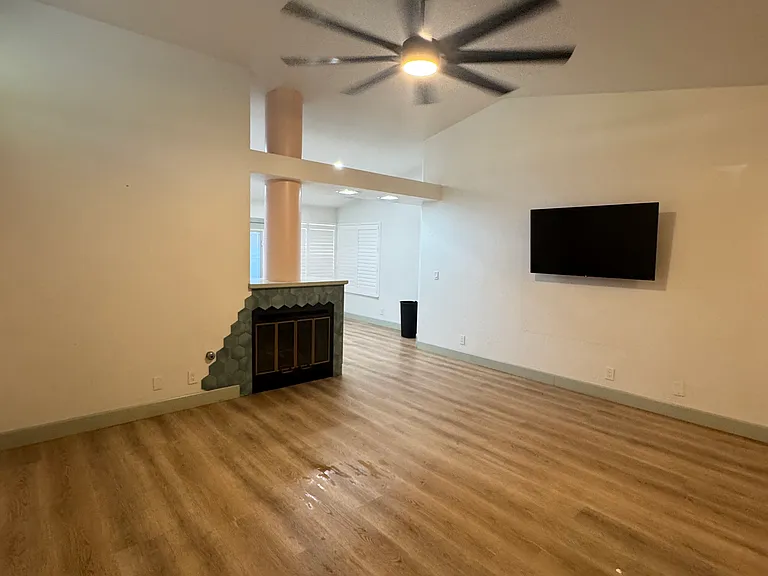 2211 N Pinkham St — Photo 3