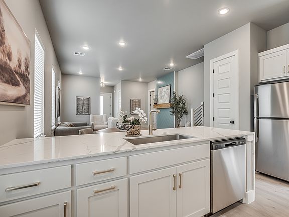 4th image of 2606 Crescent Ave
