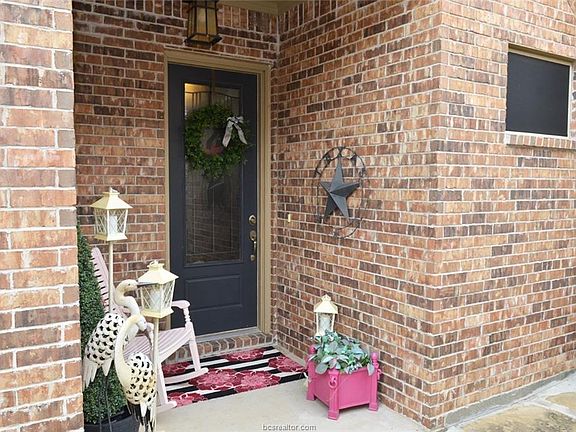 2nd image of 1717 Twin Pond Cir