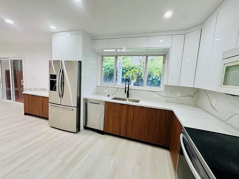 2271 SW 30th Ter — Photo 8