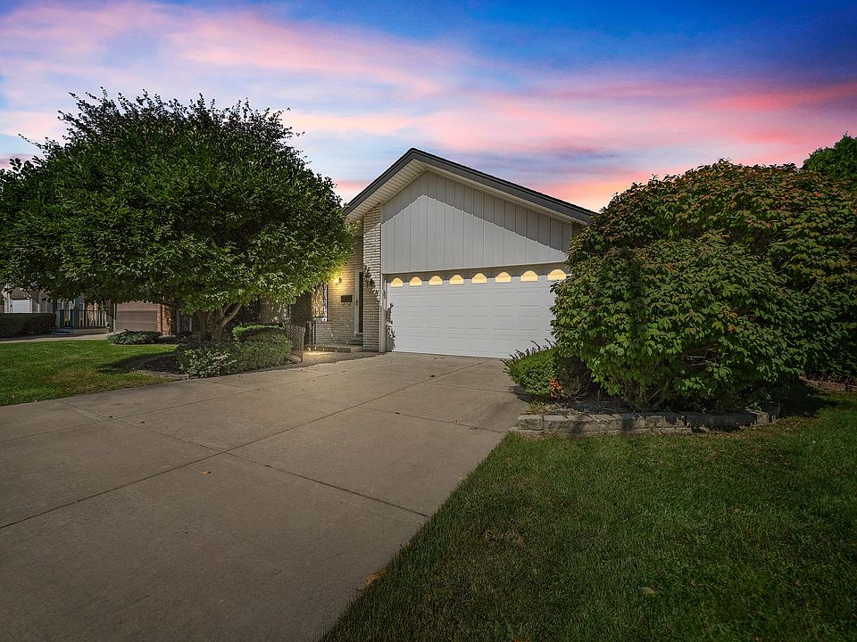1st image of 4032 W 93rd Pl