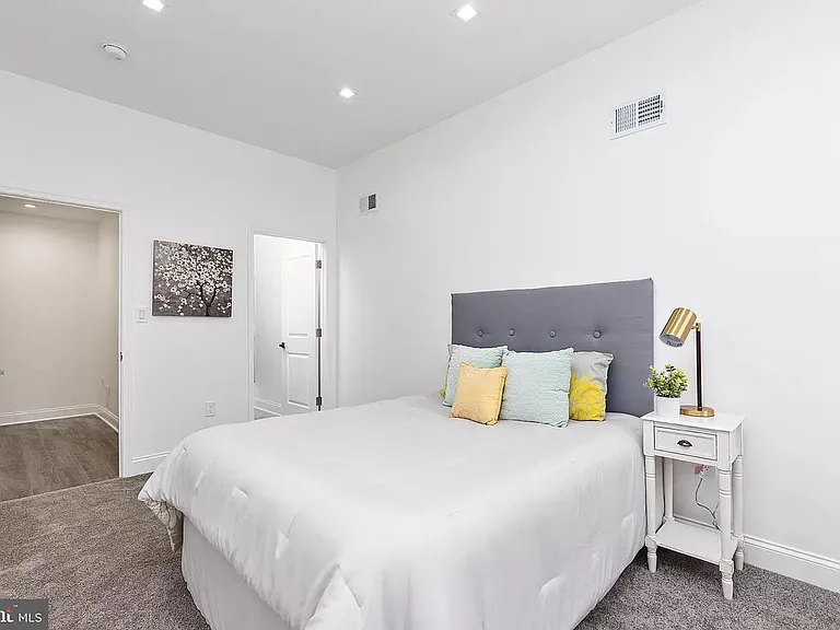 1630 N Bond St — Photo 16