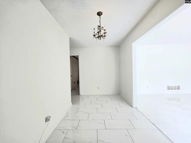 77 Northlake Rd — Photo 8