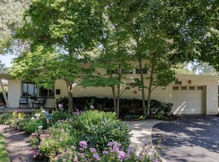 208 Park Ln, Lake Bluff, IL 60044