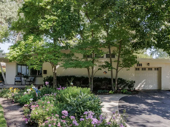 208 Park Ln, Lake Bluff, IL 60044