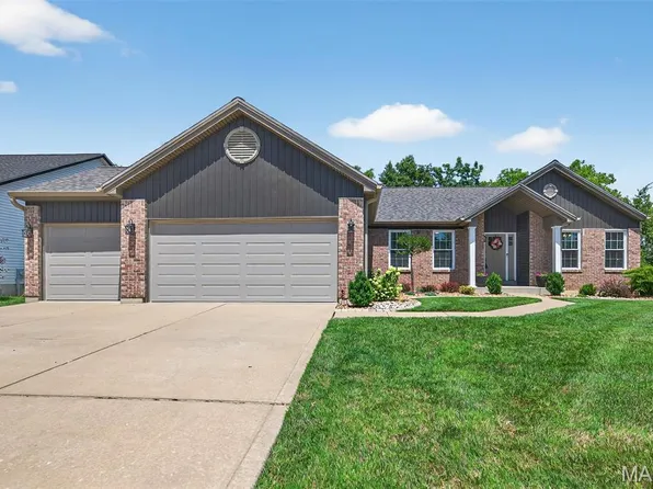 233 Charging Bear Dr, Wentzville, MO 63385