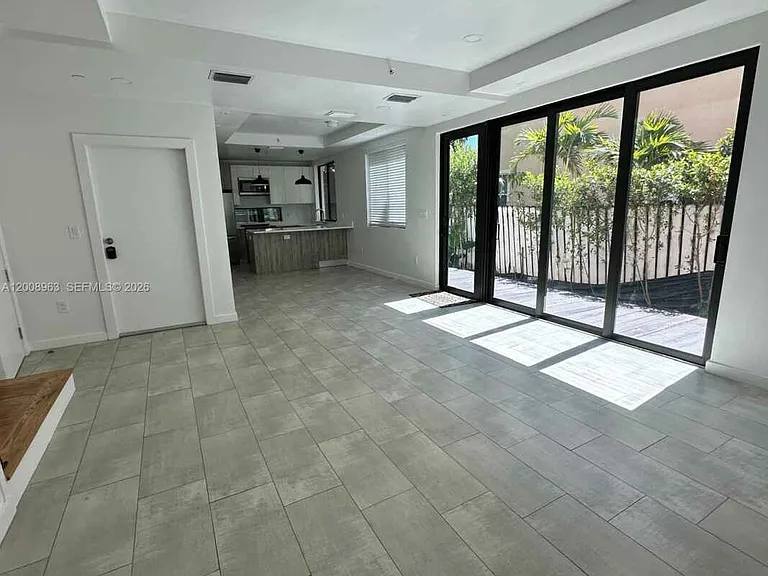 722 NE 15th Ave — Photo 24