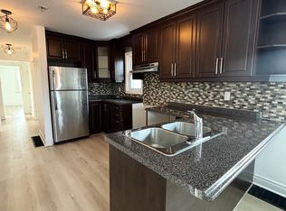 1554 Main St E #1, Hamilton, ON L8K 1E6