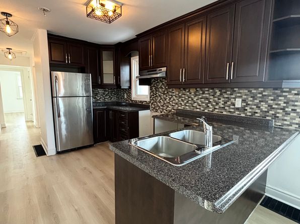 1554 Main St E #1, Hamilton, ON L8K 1E6
