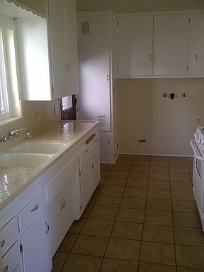 2nd image of 868 W Hamilton Ave