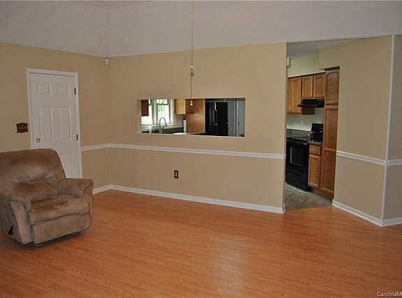 4th image of 2626 Birchwood Dr