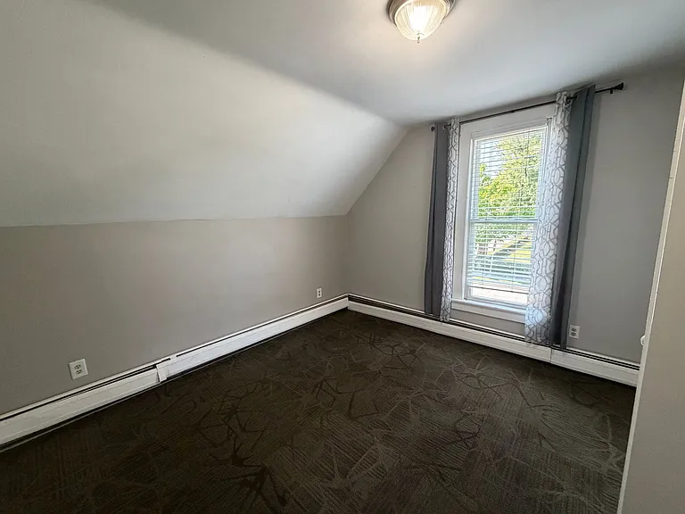 401 1/2 Queen St — Photo 5