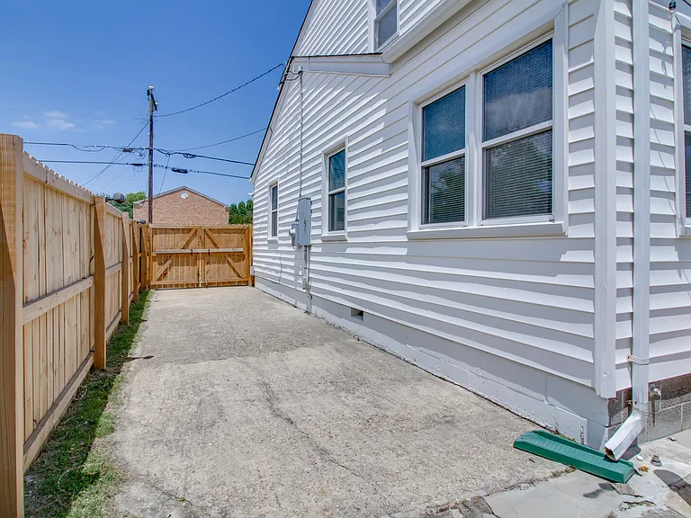 1273 Little Bay Ave — Photo 38
