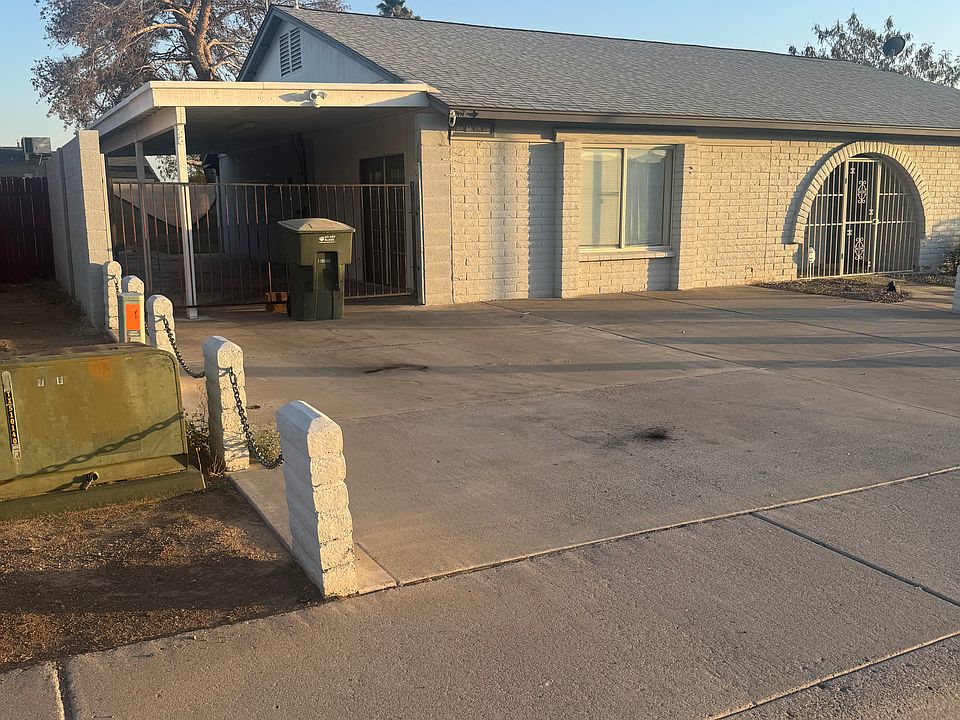 Front of house and driveway
