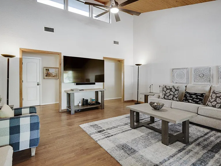 568 Sellmeyer Ln — Photo 8