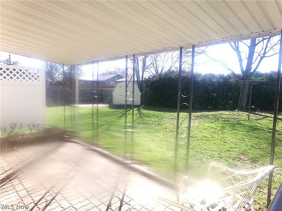 5th image of 213 W Stewart Ave