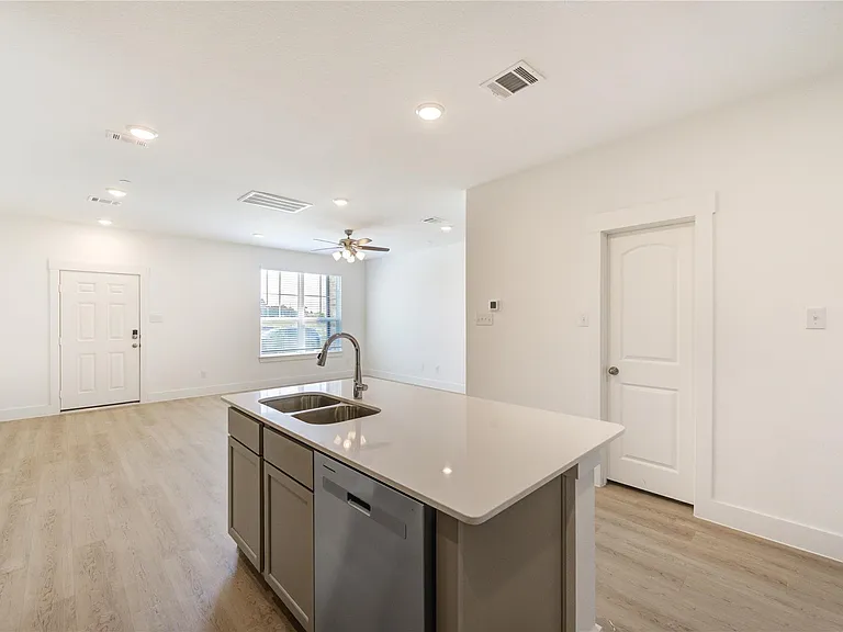 11910 De Carvalho Ln — Photo 7