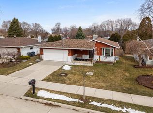 1736 Knoll Crest DRIVE, Sheboygan, WI 53081