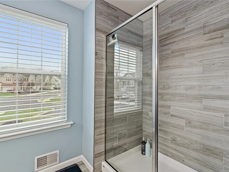 301 Redclover Ln — Photo 36