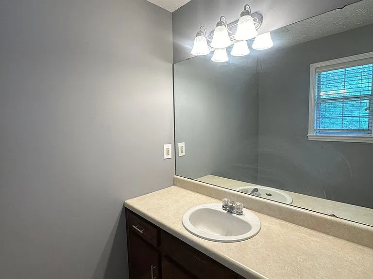 407 Southmoore Cir — Photo 14