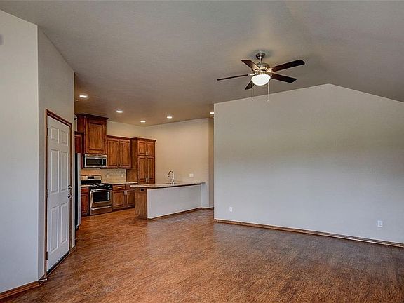 5th image of 13809 Sandringham Dr