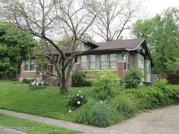 3rd image of 1017 Fairmount Blvd