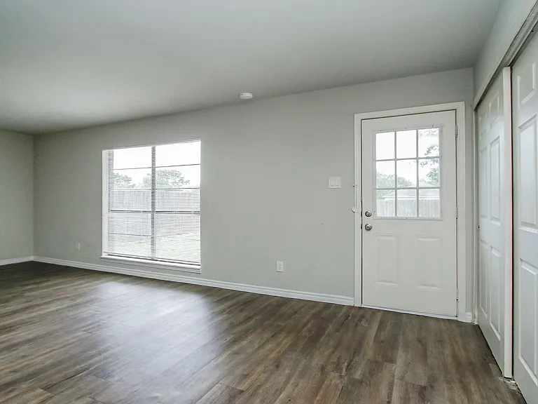 17626 Bullis Gap Dr — Photo 9