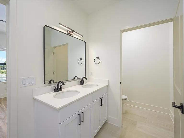 419 SE 1st Ave #102 — Photo 11