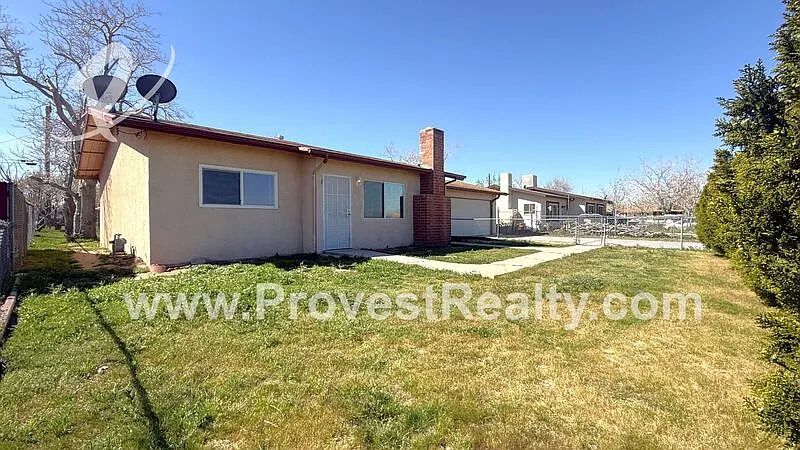 Building Photo - 15941 Vine St