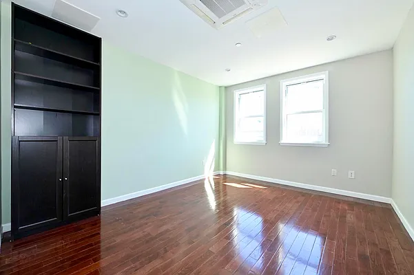 Sold by Amorelli Realty | media 35