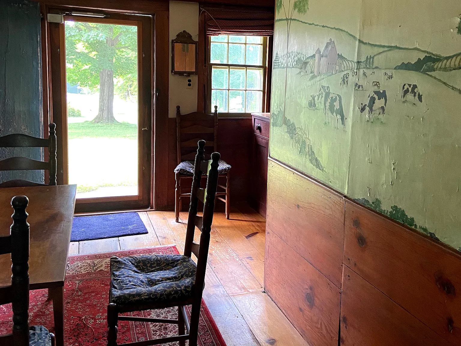 4 bed, 2.5 bath, 2600 sqft, $3,500 — Photo 4