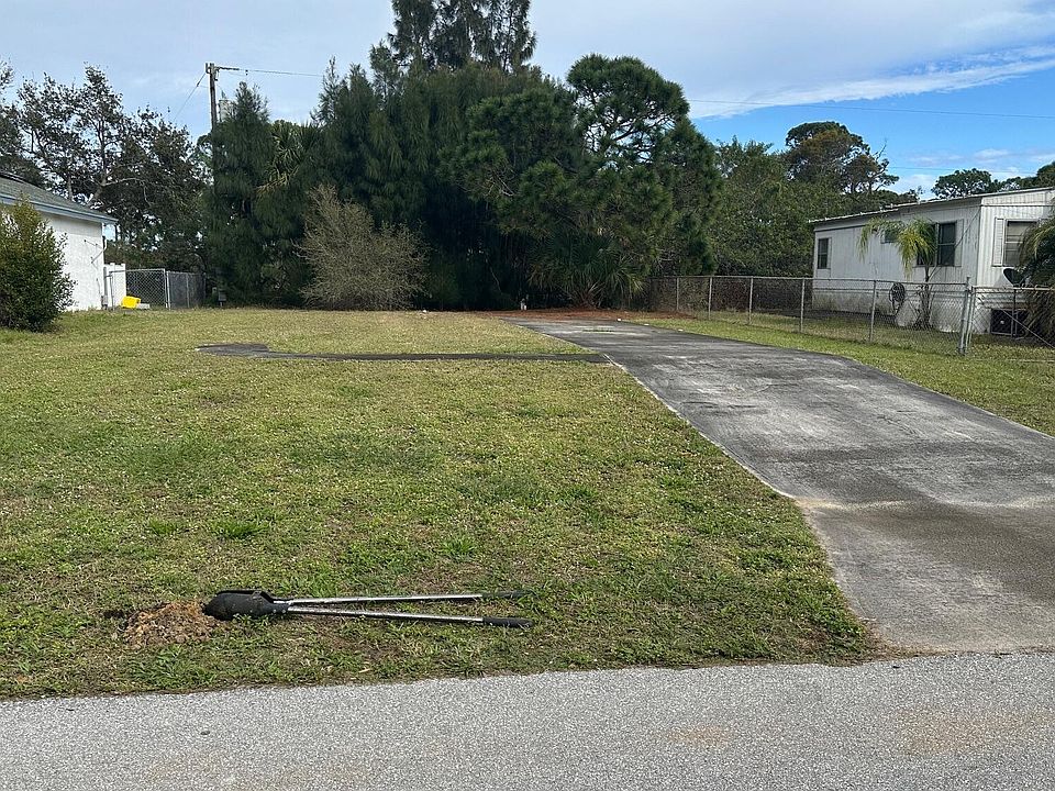2nd image of 7951 SE Skylark Avenue
