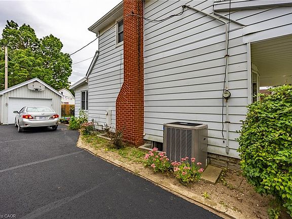 3rd image of 72 Pine St