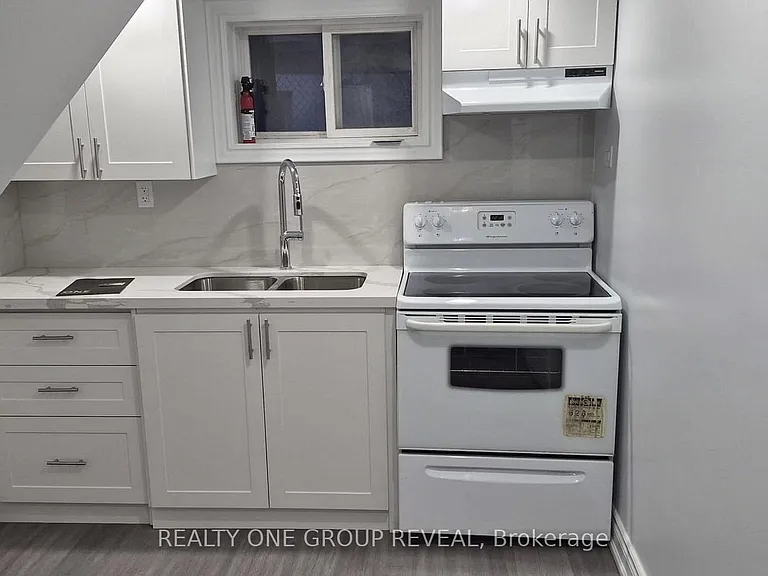 75 Regatta Cres #BASEMENT — Photo 3