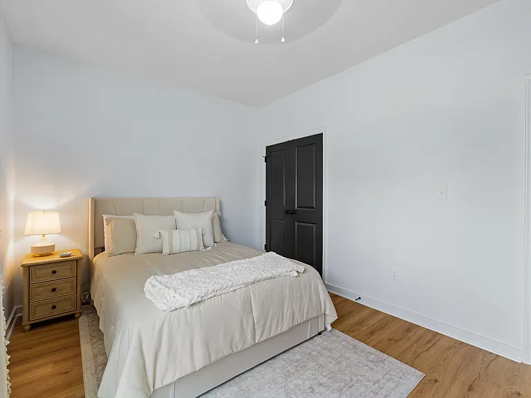 731 Clarinda St — Photo 15
