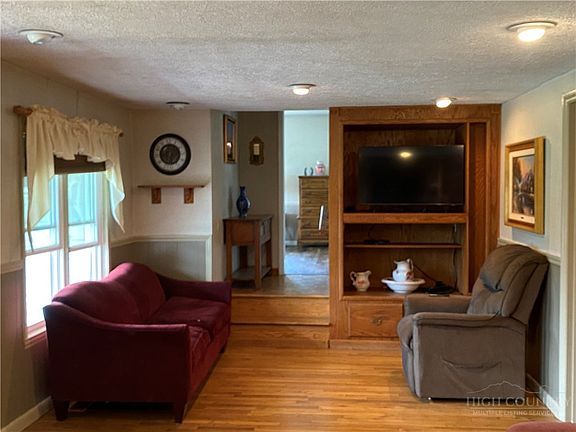 5th image of 512 Bare Street