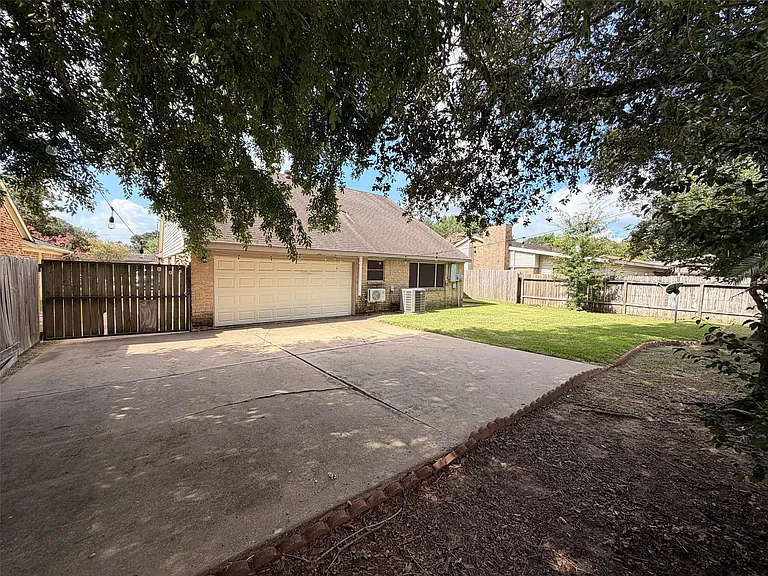 22118 Fincastle Dr — Photo 40