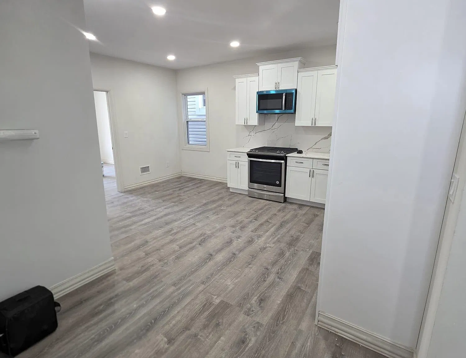 4 bed, 2.0 bath, 1800 sqft, $4,300 — Photo 4
