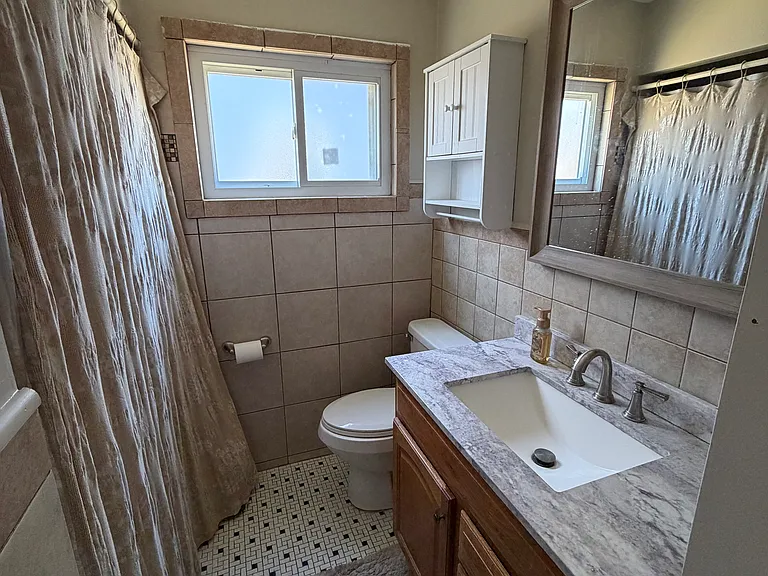 Full Bathroom