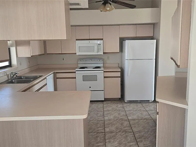 380 S Quincy Rd — Photo 2