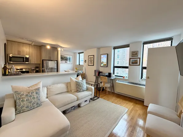 121 Reade Street image 1 of 12