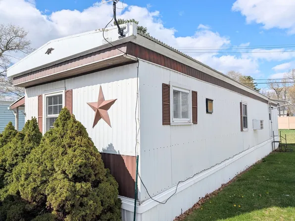 404 Southwick Rd Trlr 4, Westfield, MA 01085