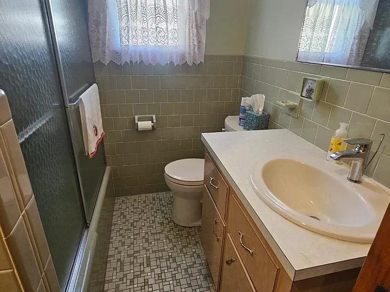 545 Robeson St #1 — Photo 13