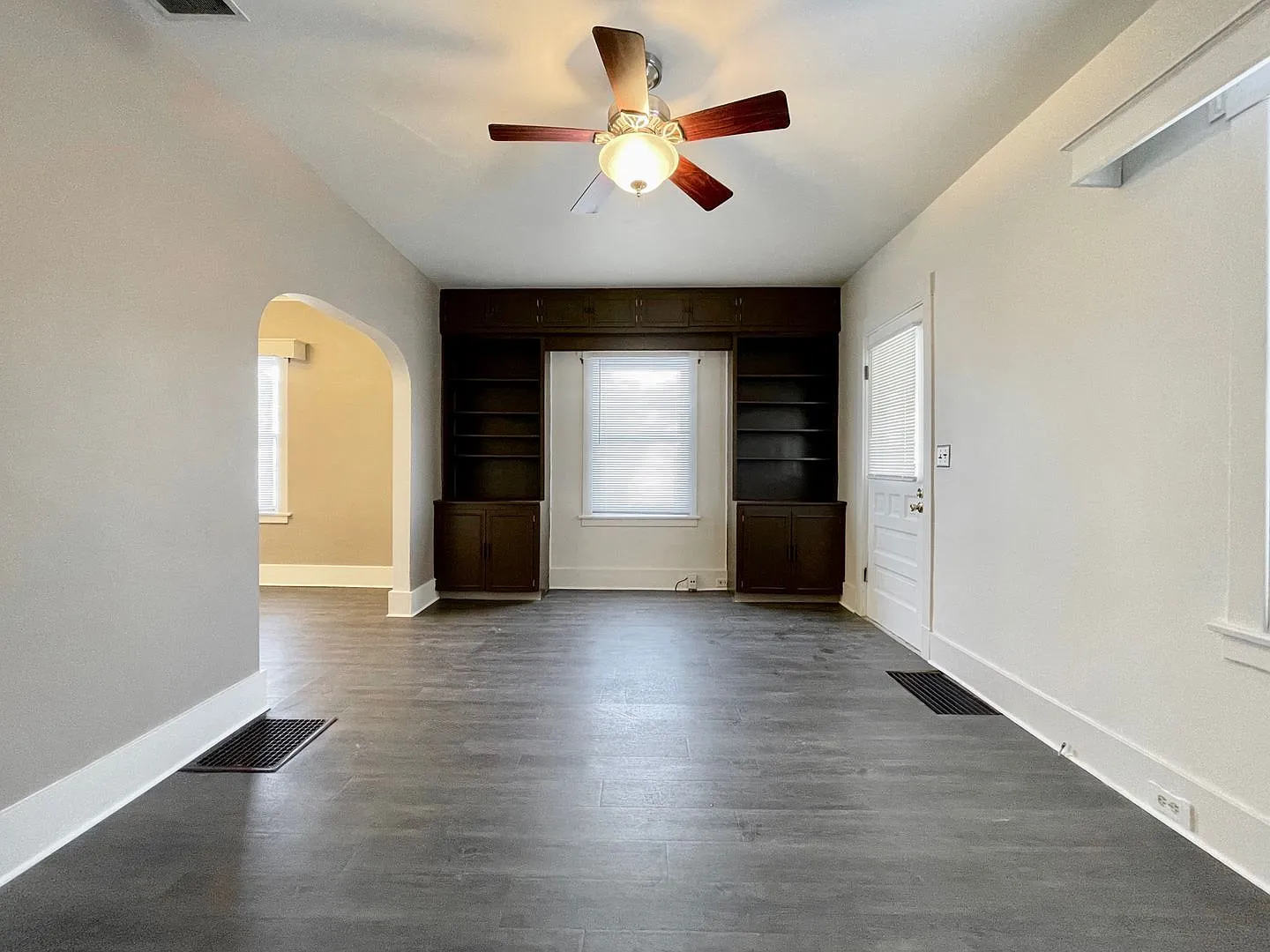 3 bed, 1.5 bath, 1429 sqft, $1,795 — Photo 2