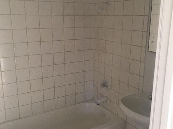 5th image of 287 W 39th St